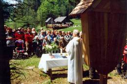 Celabrating the holy mass next to the Gute Hirte