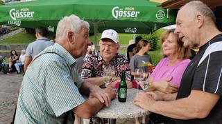 Sit together / Celebrating / Breitenau am Hochlantsch