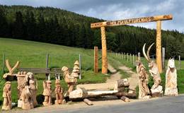 Entrance "woode sculpture way"