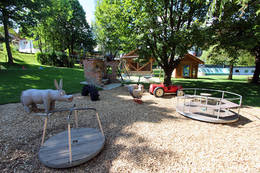 Der große Kinderspielplatz bei der Pension Elmer