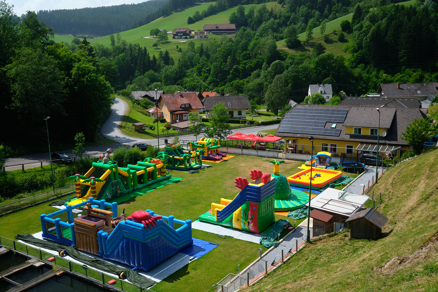 Hüpfburgen bei der Freizeitanlage Karl-Wirt